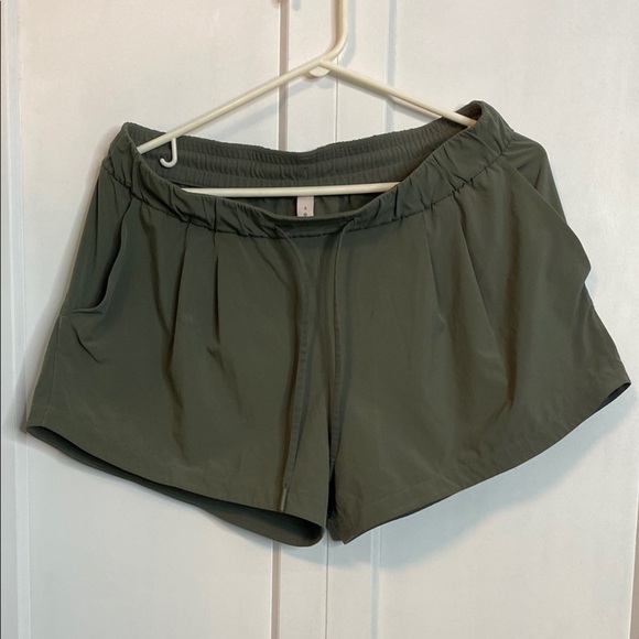 lululemon Stroll at Sundown Shorts - Picture 4 of 9